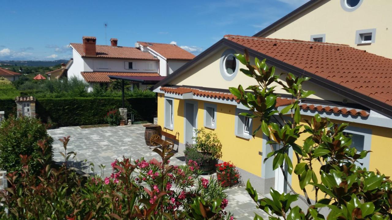 Apartma Brnistra Ginestra Копер Екстериор снимка